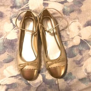 Lands End girls size 5 gold cap toe ballet flats.